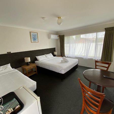 Hanging Rock Family Motel Бейтманс Бей Екстериор снимка