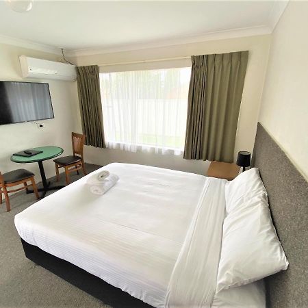 Hanging Rock Family Motel Бейтманс Бей Екстериор снимка