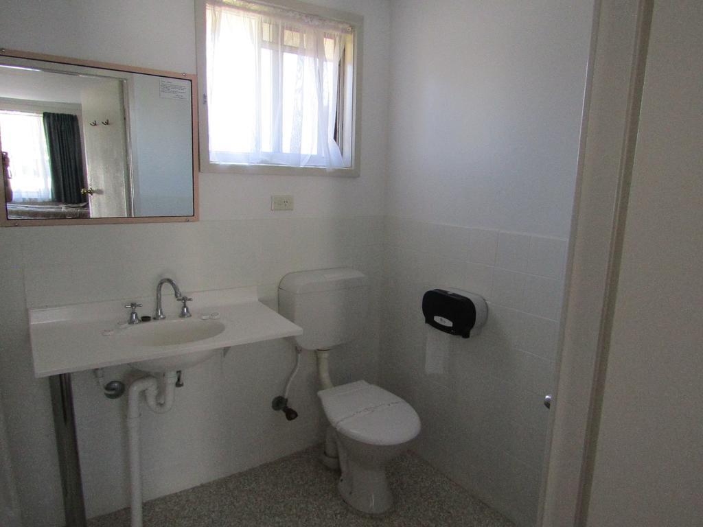 Hanging Rock Family Motel Бейтманс Бей Екстериор снимка