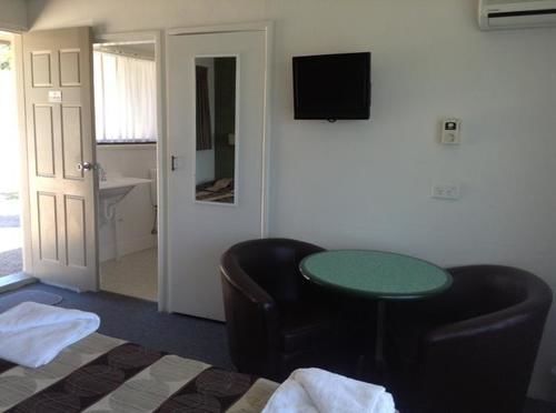Hanging Rock Family Motel Бейтманс Бей Екстериор снимка