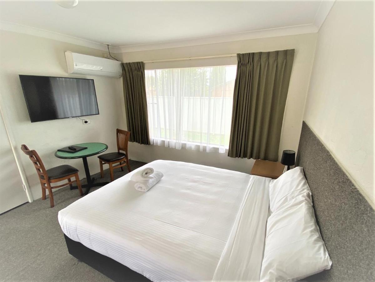 Hanging Rock Family Motel Бейтманс Бей Екстериор снимка