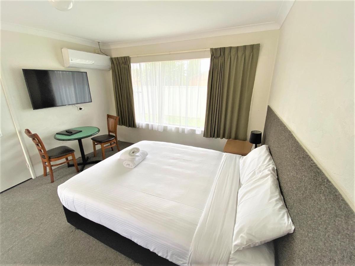 Hanging Rock Family Motel Бейтманс Бей Екстериор снимка