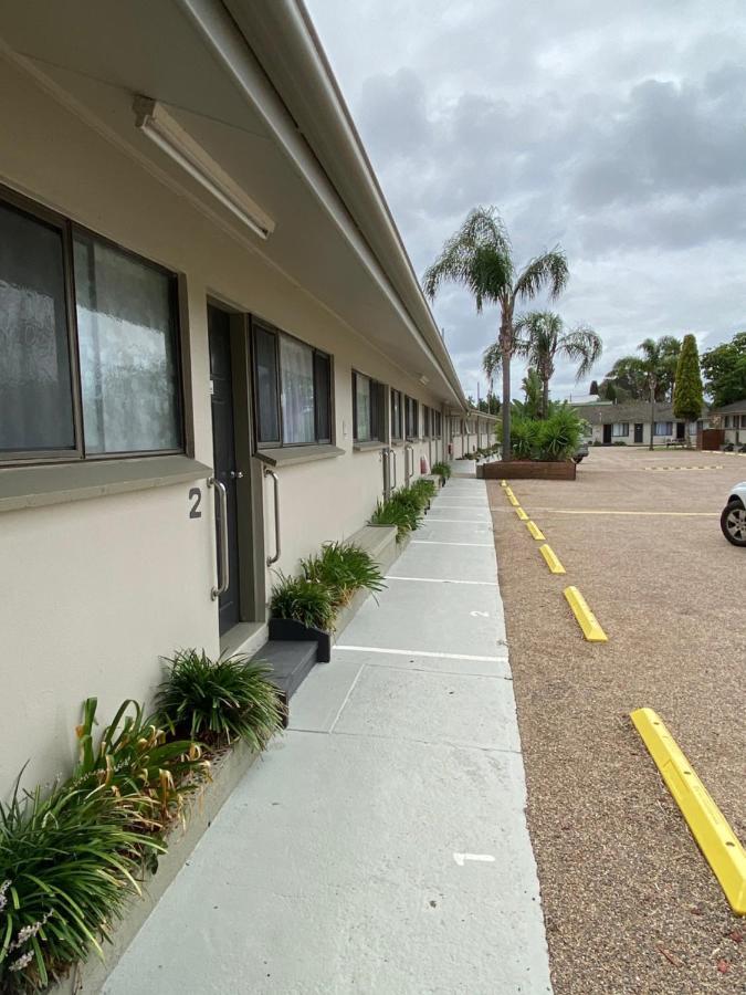 Hanging Rock Family Motel Бейтманс Бей Екстериор снимка